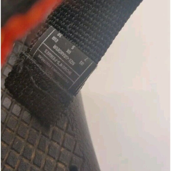 Chaco Women's Sandal Sz 7 Rainbow Toe Strap Adjustable - Picture 4 of 14